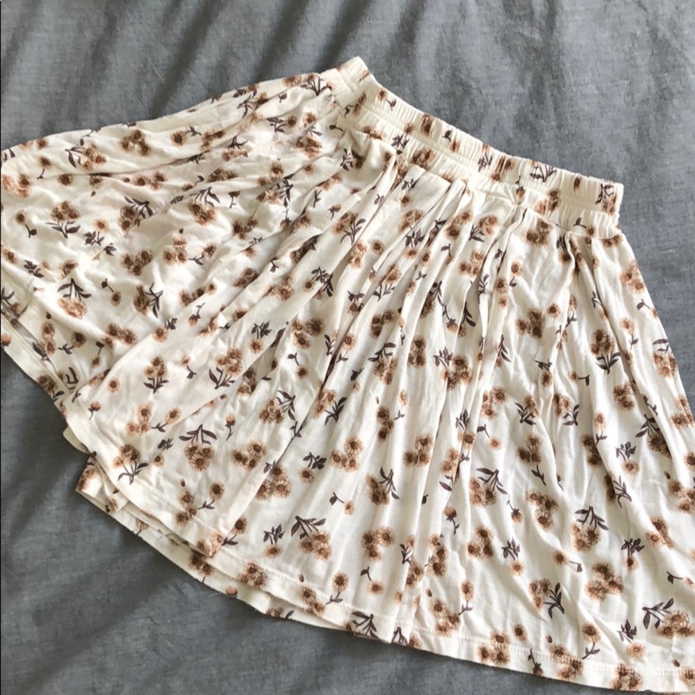 Brandy Melville daisy skirt
